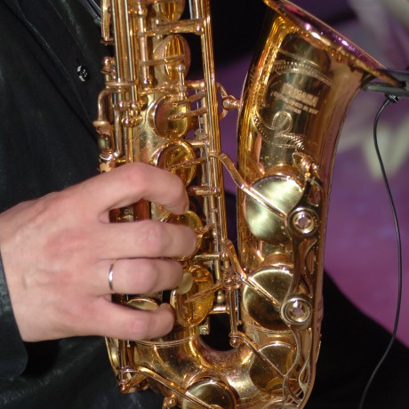 Hands on saxophone